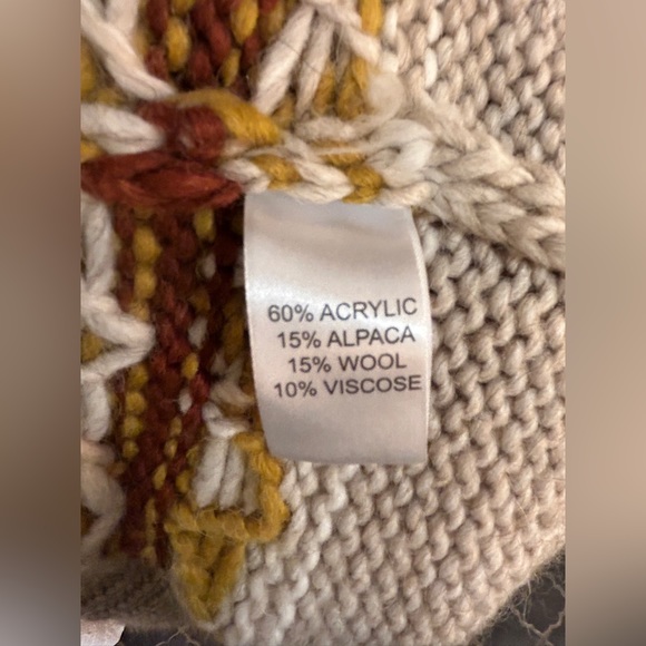 Elsamanda Sweater size Small. NWT. - Picture 4 of 5